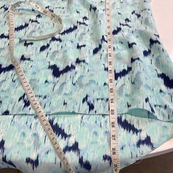 Max Studio blue patterned silk short sleeve blouse size medium - Picture 7 of 7